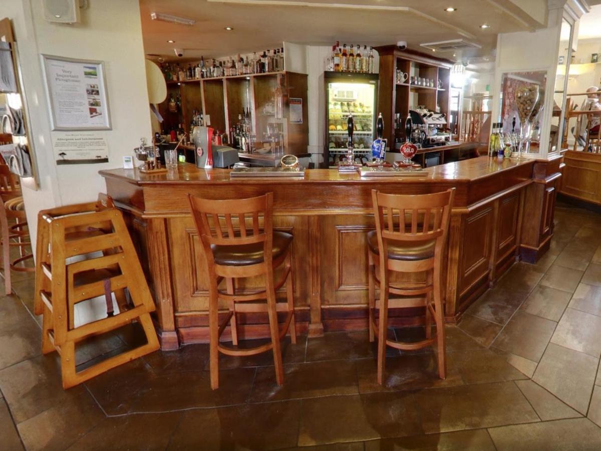 The Railway Inn Galmpton Екстер'єр фото