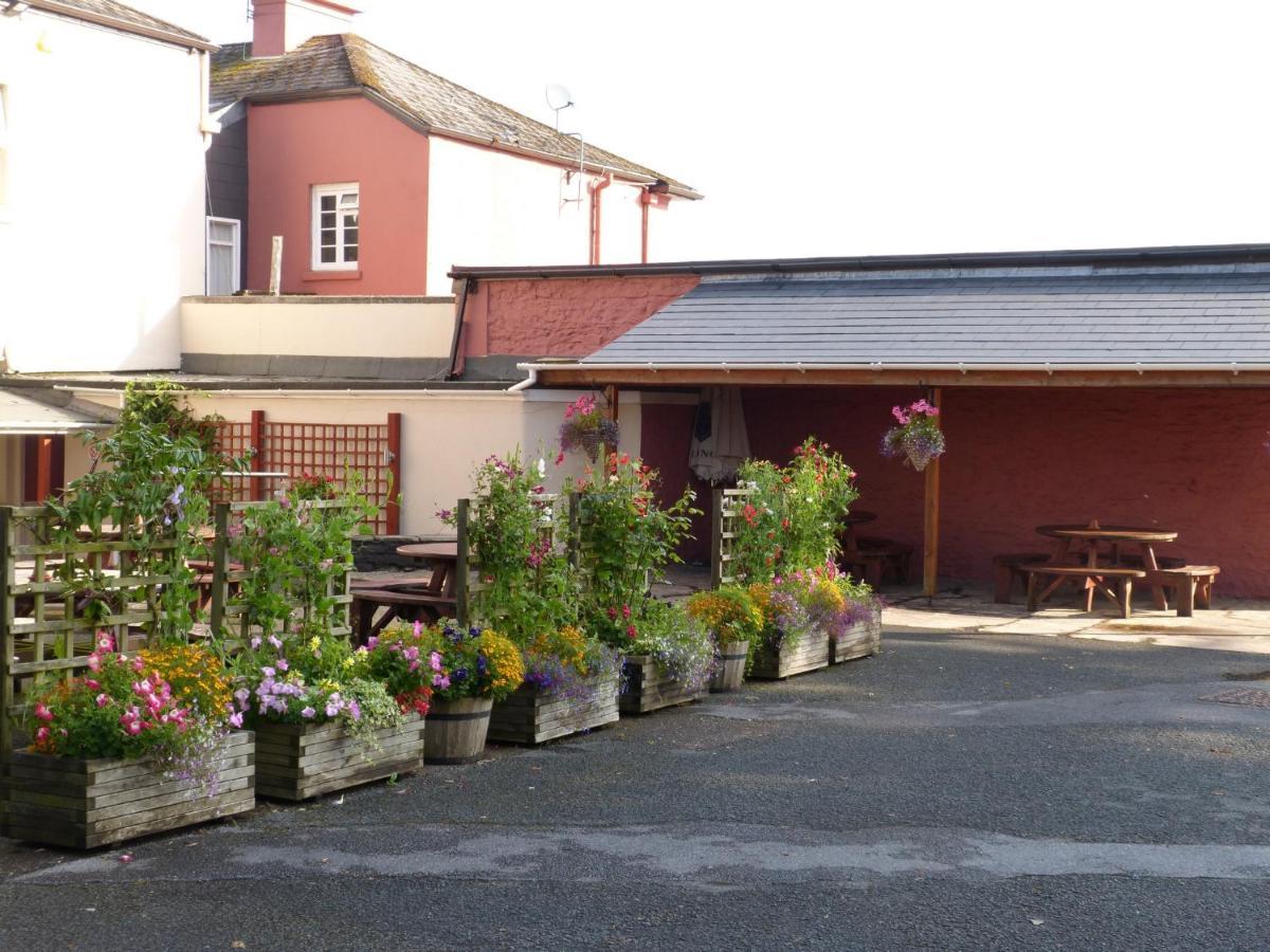 The Railway Inn Galmpton Екстер'єр фото
