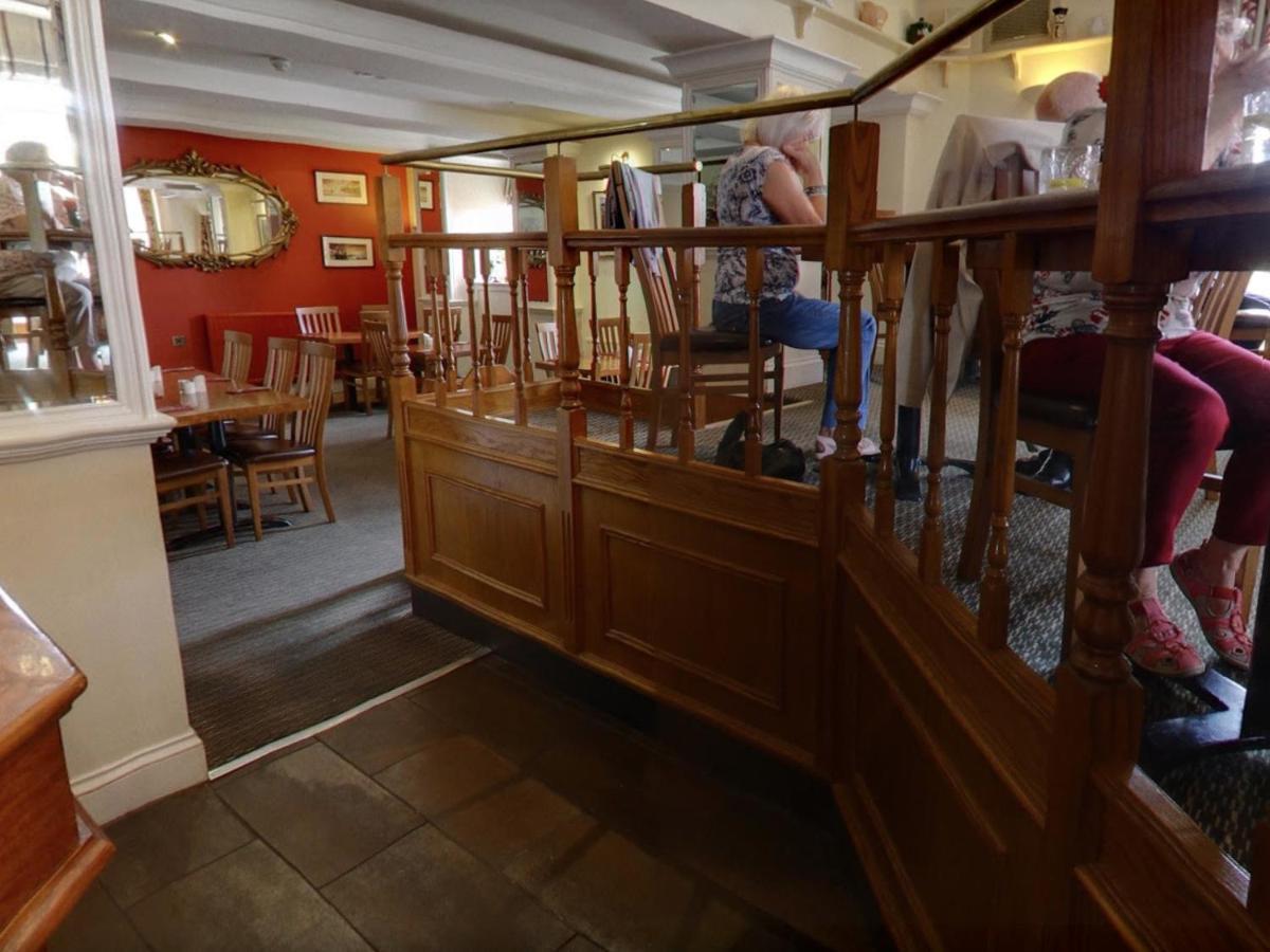 The Railway Inn Galmpton Екстер'єр фото