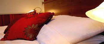 The Railway Inn Galmpton Екстер'єр фото